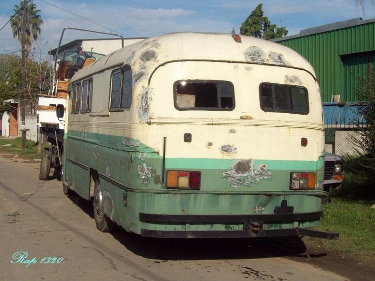 MOTORHOME
http://galeria.bus-america.com/displayimage.php?pos=-15213
Palabras clave: MOTORHOME