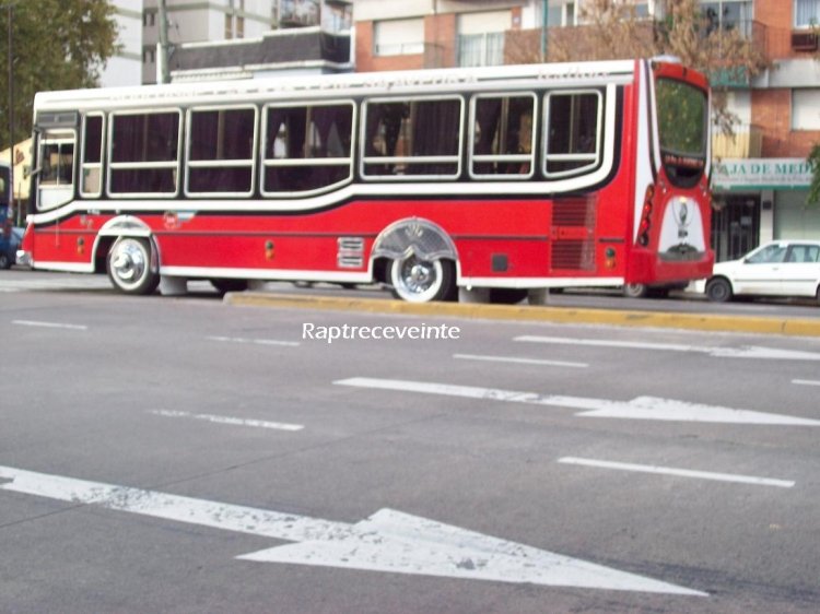 LA PRIMERA DE MARTINEZ EX 57
FHT 484

http://galeria.bus-america.com/displayimage.php?pos=-20568
http://galeria.bus-america.com/displayimage.php?pos=-20569
http://galeria.bus-america.com/displayimage.php?pos=-20570
http://galeria.bus-america.com/displayimage.php?pos=-20640
Palabras clave: URBANO