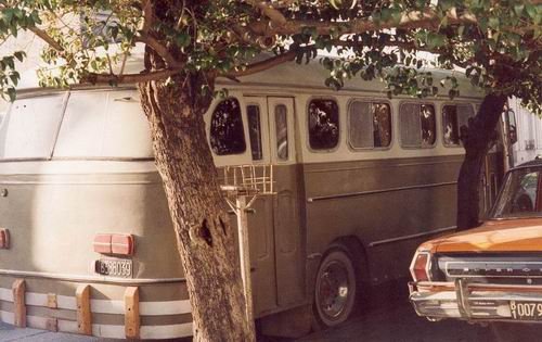  int.38
B.386039
Fotografa : Gustavo del Manzo (extraido de BusArg)
coche comprado por su accionista en la empresa Juan Flores (p), transformado en casa rodante a mediados de los  80"
