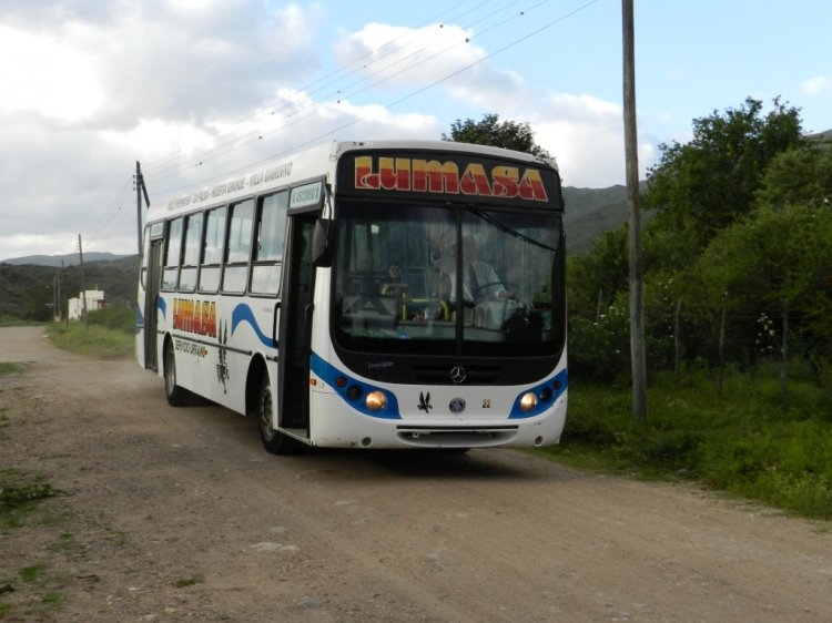 Mercedes-Benz OF 1417 - Metalpar - Lumasa
Lumasa recorriendo las calles de tierra de huerta grande (Córdoba), gaucho el chofer del 22
