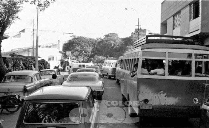 Antiguos buses con carroceria de madera en Paraguay
Fotografia: Abc Color
Fuente: www.vivapy.wordpress.com/2011/04/10/7128/
Palabras clave: --