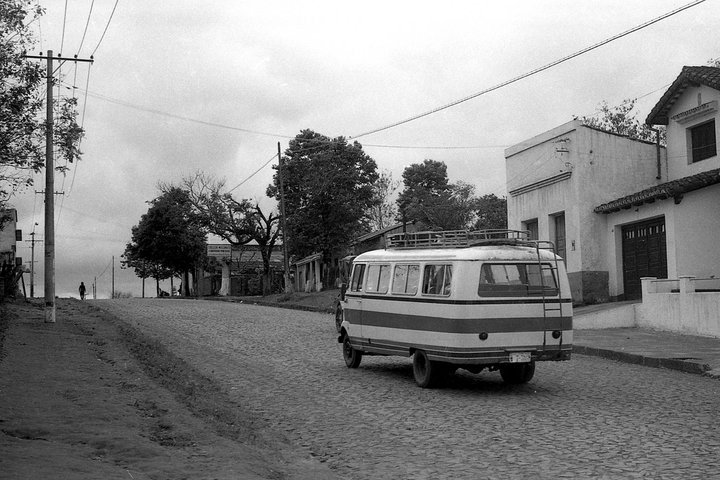 Mercedes-Benz ¿? - Carroceria ¿? - Antiguo mini bus de Encarnacion
Fuente: Museo Virtual del Paraguay
Palabras clave: MB
