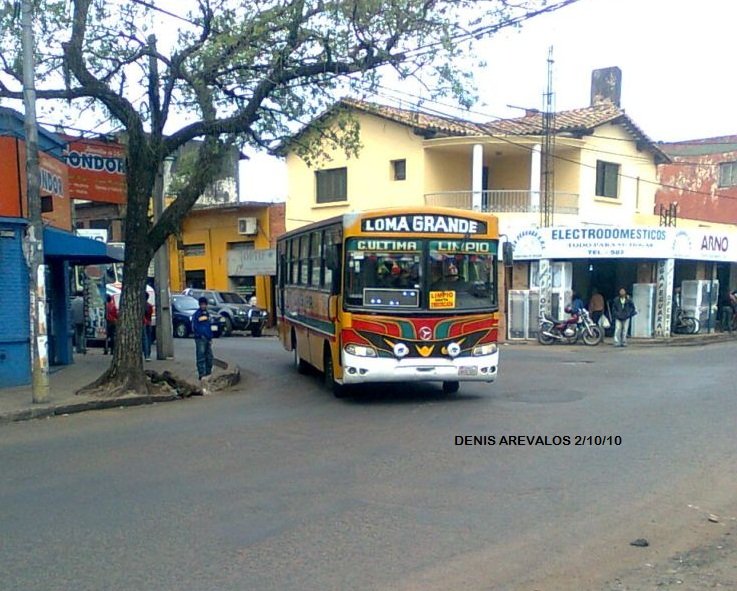 Mercedes-Benz OF 1417 - El 11 - Lomagrandense S.A.
Este bus no se que carroceria es, pero el motor suena bien, yo creo que es un OF1417
Palabras clave: MB