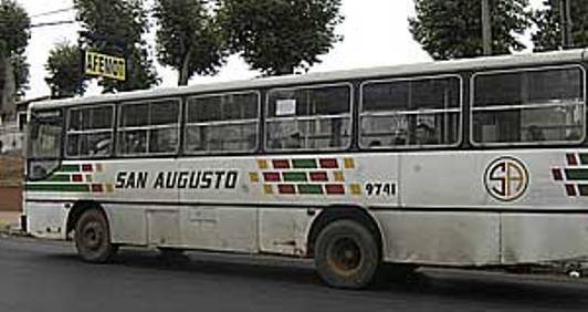Mercedes-Benz OF 1318 - Busscar Urbanus (en Paraguay) - Linea 50 , San Augusto S.R.L.
Fotografia extraida de Internet
Fuente: www.archivo.abc.com.py
Palabras clave: MB