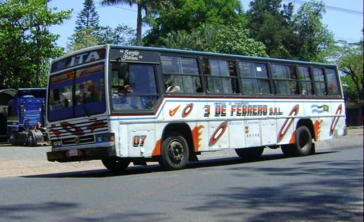 Volkswagen - CAIO Vitoria (en Paraguay) - 3 de Febrero
Este bus que por el porte se nota que no es un MB, tiene un chasis de Volkswagen
Fotografía : dear
Palabras clave: Volkswagen
