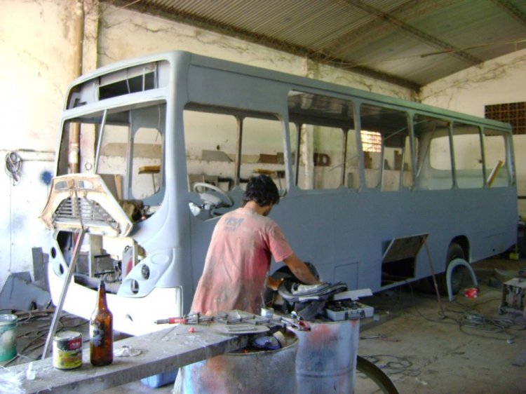 Hino 913 carrocerias El Bus (replica de G7)
Dentro de la Fabrica de Carrocerias El Bus, este corresponde a un Hino 913 ya casi terminado que estaria en las calles en breve.
Fotografia: Dear
Palabras clave: Hino