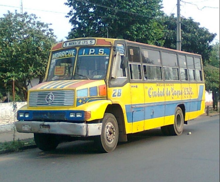 Mercedes-Benz L 1214 - CAIO Vitoria (en Paraguay) - Ciudad de Luque
AYJ356
Otro mas del frente del bus
Fotografía : dear
Palabras clave: MB