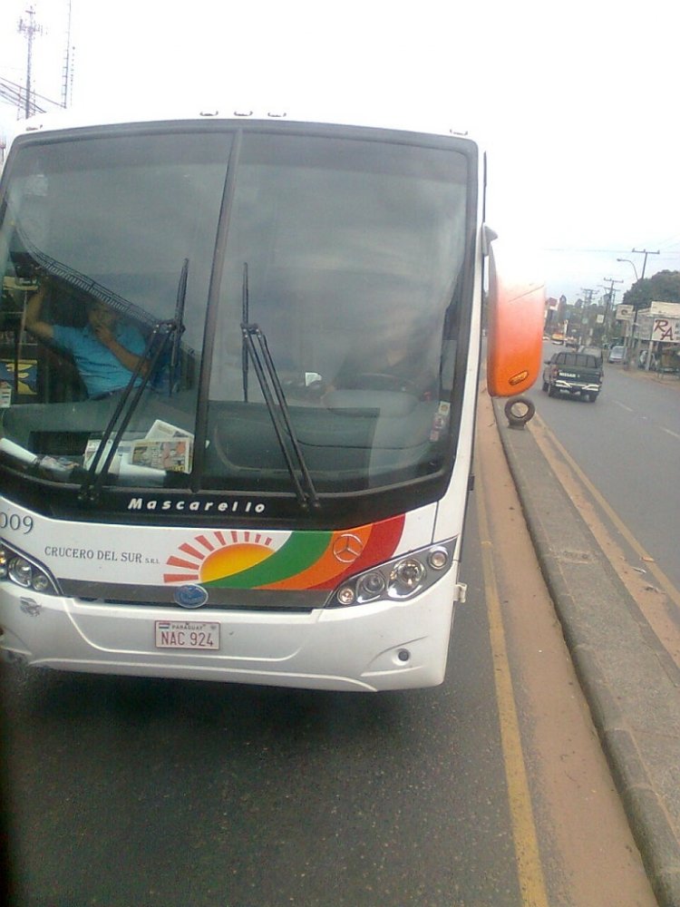 MASCARELLO Roma (en Paraguay) - Crucero del Sur
NAC924
Hoy vi este bus, me llamo mucho la atencion porque es la primera que lo veo y que veo este modelo y marca
Fotografía : dear
Palabras clave: MB