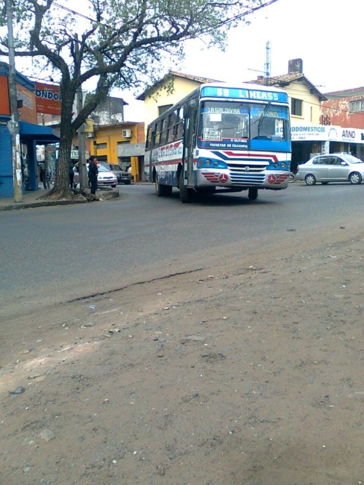 VW OD - Caio Alpha (en Paraguay) - La Gran Capiateña
Este bus es con carroceria CAIO Alpha, pero no el chasis MB que abunda aqui...es VW
Palabras clave: VW