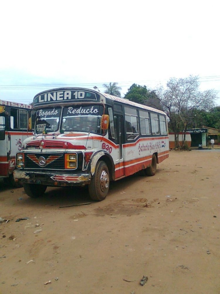 Mercedes-Benz LO 1114 - El Diseño (en Paraguay) - Saturnino Ríos
Otro perfil del mismo bus...tiene aun las tres puertas y funcionando...solo le cambiaron la parrilla.
Fotografía : dear
Palabras clave: MB