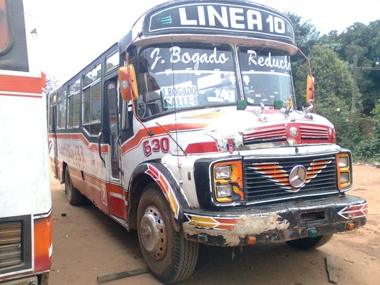 Mercedes-Benz LO 1114 - El Diseño (en Paraguay) - Saturnino Ríos
Este es el bus de la Linea 10, lo prometido...lo tome hoy en la parada
Fotografía : dear
Palabras clave: MB
