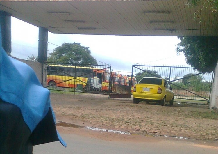 Mercedes-Benz OF 1318 - Caio Alpha (en Paraguay) - Linea 19 , Empresa J & A S.R.L.
Fotografia de la parada de la linea 19
Palabras clave: MB