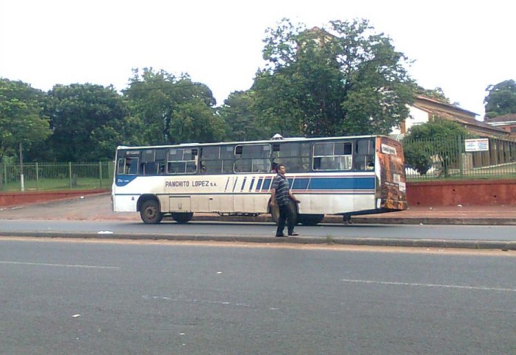 Mercedes-Benz OF 1318 - Marcopolo Torino LN (en Paraguay) - Panchito Lopez , Linea 29
Fotografia: Dear
Palabras clave: MB