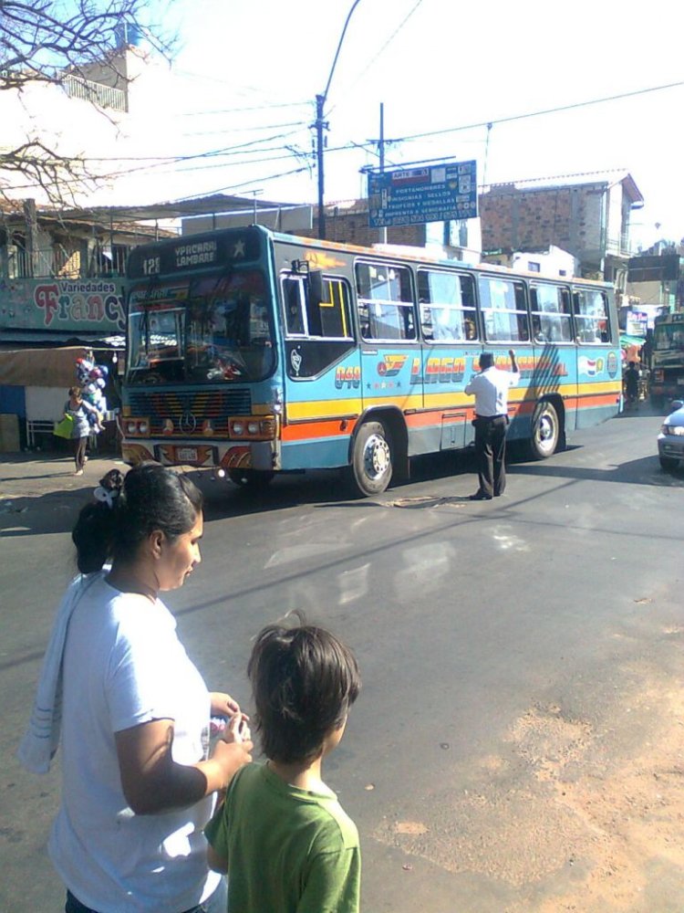 Mercedes-Benz OF 1318 - Marcopolo Torino LN (en Paraguay) - Lago Ypacarai SRL - Linea 128
Fotografia: Dear
Palabras clave: MB