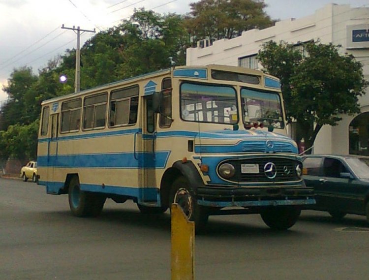 Mercedes Benz L 1113 Escolar de la Ciudad de Luque
Palabras clave: MB