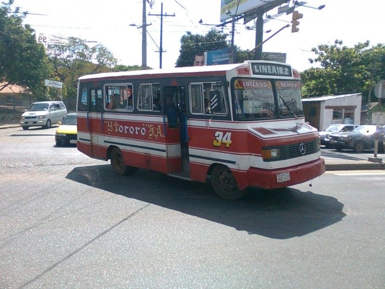 Mercedes-Benz L 608 - Davalos - Linea 18-2
AUC412
Tiene la plaquetita pero no llegue a ver como se llama la carrocera que hizo este bus.
Palabras clave: MB