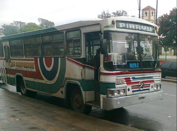 Mercedes-Benz LPO 1113 - Pirayuense
ACG784
Este bus tiene una carroceria si bien es cierto ya con unos cuantos años encima, igual tiene un buen diseño.
Palabras clave: MB