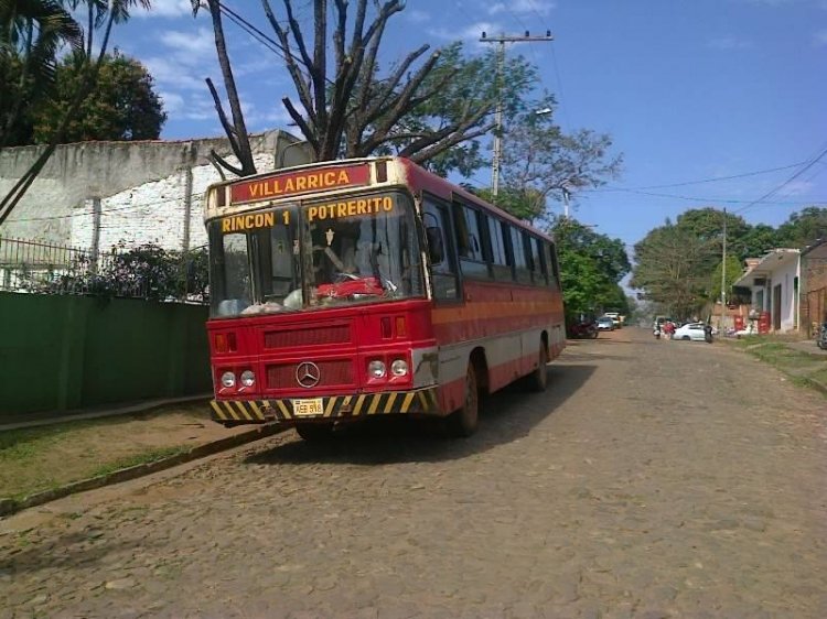 Mercedes-Benz LPO 1113 - Incasel - Interno Villarrica
Fotografia: Aristides Benitez
Palabras clave: MB