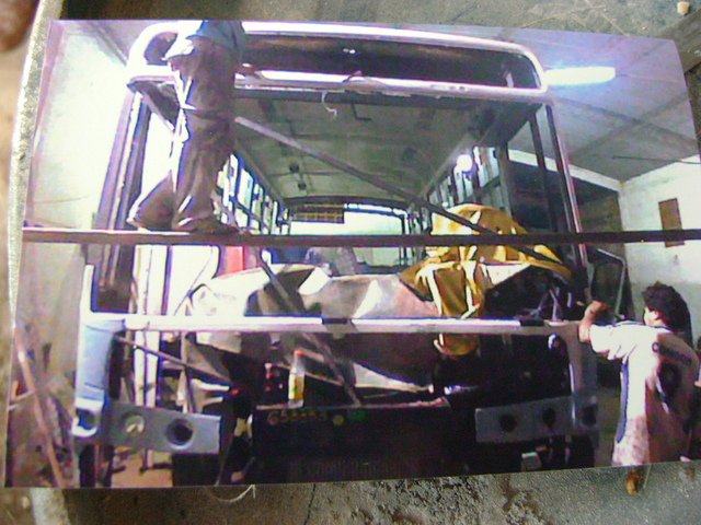 Mercedes-Benz OF 1417 - Caio Vitoria (en Paraguay) (reformado a G6 y adaptado a chasis nuevo por El Bus) - Emp. 1º de Diciembre S.R.L. , Linea 41
Fotografia cedida por el Sr. Sindulfo (carrocerias El Bus)
Momento de la reforma y adaptacion de chasis nuevo
Palabras clave: MB