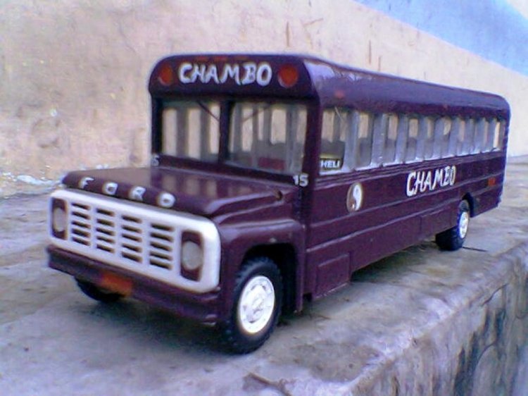 Ford F-600 - Thomas (para Ecuador)
(Reproducción en miniatura)
