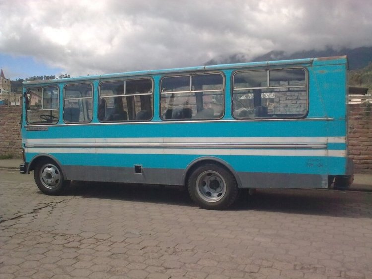 Onmibus BB -  Bluebird Botar
POH - 454
http://galeria.bus-america.com/displayimage.php?pos=-14559
