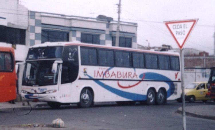 Scania - Marcopolo (en Ecuador) - Imbabura
Esta foto la tome en el redondel del libro en Riobamba
