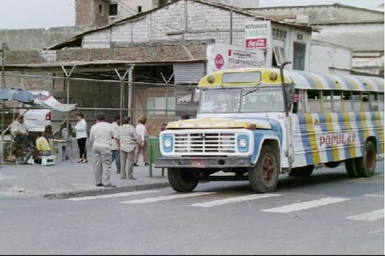Ford F 700 - Superior (en Ecuador) - Popular
