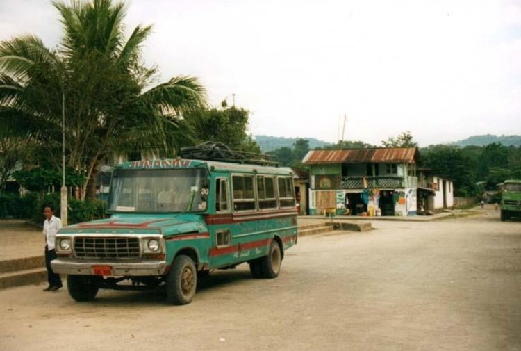 Jumandy
Hola amigos aca un Ford F350 de 1978 con carroceria thomas de ecuador, estos son unos de mis buses favoritos
