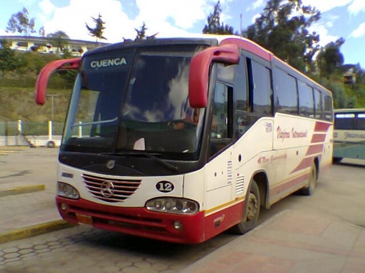Mercedes-Benz OF 1721 - Irizar Inter Century (en Ecuador) - Viajeros Internacional
Viajeros Internacional en el terminal de Loja
