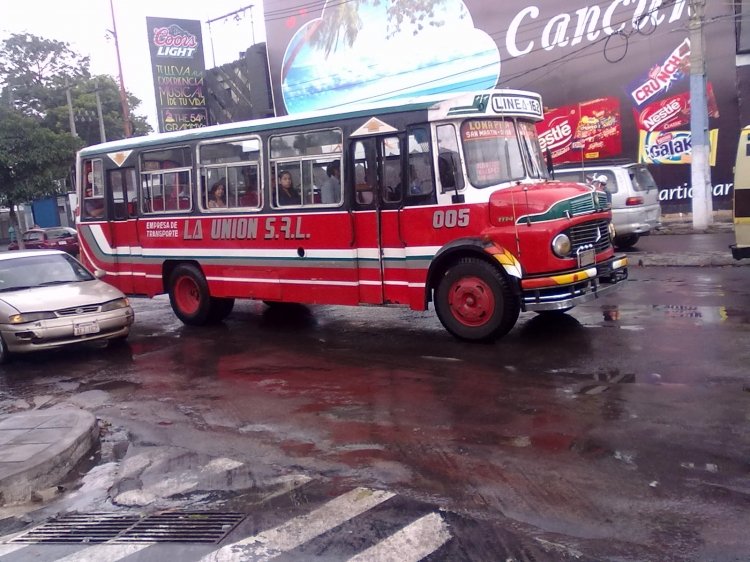Mercedes-Benz L 1113 - Davalos - La Unión , Linea 16
ATD890
[url=http://galeria.bus-america.com/displayimage.php?pid=9091]http://galeria.bus-america.com/displayimage.php?pid=9091[/url]
[url=http://galeria.bus-america.com/displayimage.php?pid=46052]http://galeria.bus-america.com/displayimage.php?pid=46052[/url]
[url=http://galeria.bus-america.com/displayimage.php?pid=46053]http://galeria.bus-america.com/displayimage.php?pid=46053[/url]

Línea 16.2 (Asunción), unidad 05
Palabras clave: MB