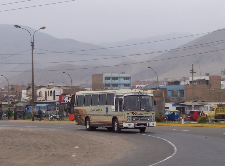 Volvo B 10 M - Nielson Diplomata 340 (en Perú) - América
De los pocos que quedan pero aun esta bien conservado.
