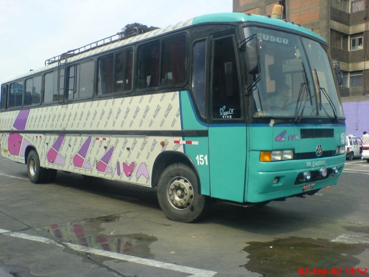 Con parrilla en la parte superior para llevar mercaderia.
