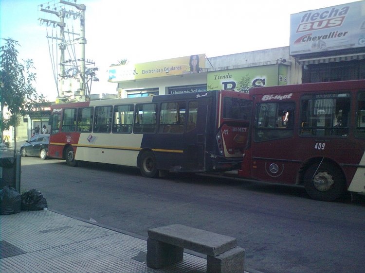 Mercedes-Benz OH 1618 - Bi-Met - Línea 216 S.A.T.
Línea 236 - Interno 493
CORWIN-BIMET 2010 EN TERMINAL MORÓN
Palabras clave: 216 CORWIN BIMET 1618 236 493 2010 OH MERCEDES BENZ