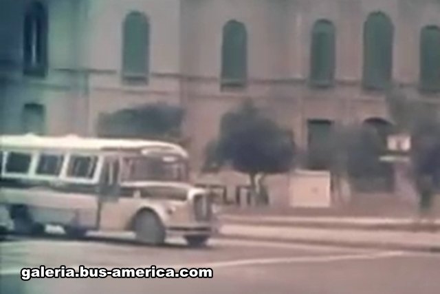 Mercedes-Benz LO 911 - Unicar
Fotográma extraído de filmación de Canal de Córdoba
Publicado por: Archivo Di Film en youtube.com
