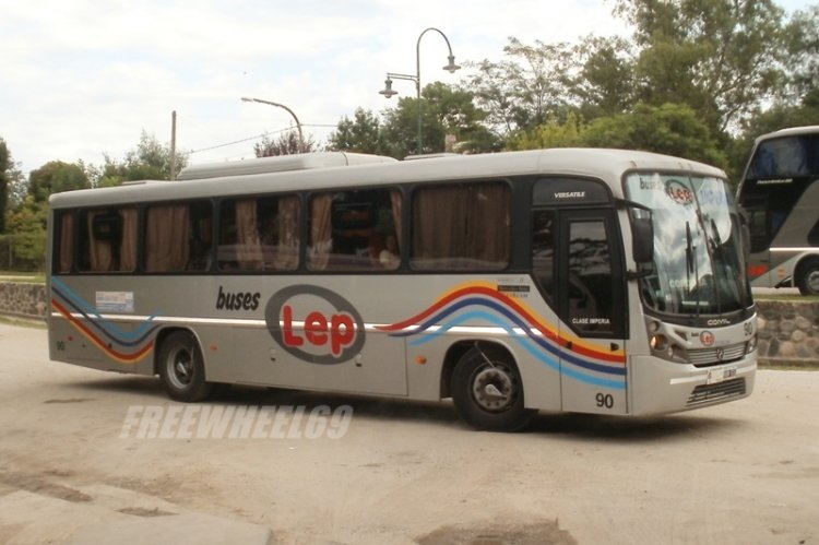 Mercedes-Benz - Comil Versatile - Buses LEP

