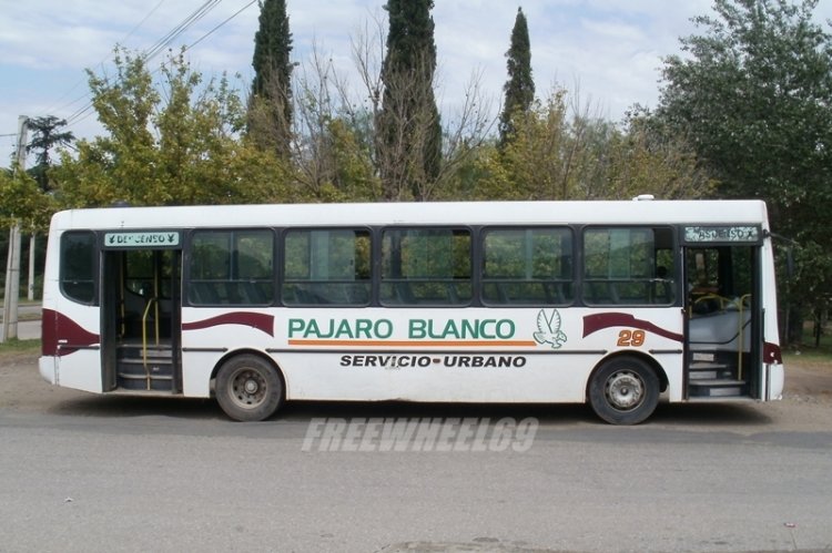 Mercedes-Benz OF 1417 - Metalpar - Pájaro Blanco
FJT 599
Comunal Santa Rosa de Calamuchita

