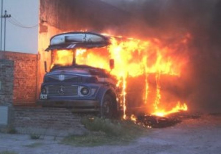 Mercedes-Benz LO 1114  - El Diseño - Cia. Belgrano S.A 
Foto pertenece al diario El Rosaleño 
