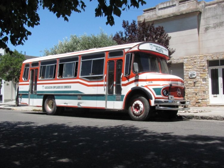 asociacion empleados de comercio
(ex rastreador fournier)
Palabras clave: facu el diseño