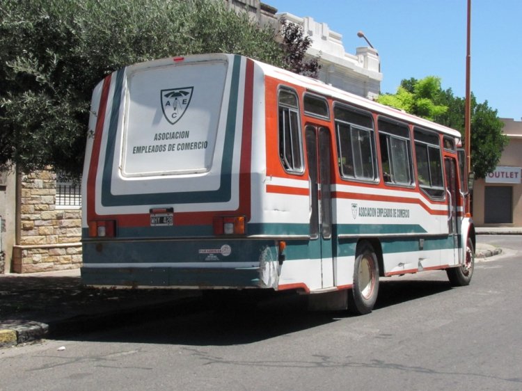 asociacion empleados de comercio
(ex rastredor fuornier)
Palabras clave: facu el diseño