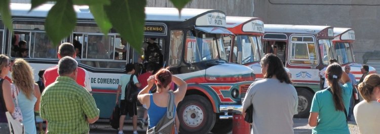 Mercedes-Benz / LO 1114 y Mercedes-Benz / OF 1214 - Empleados de Comercio
Los tres 1114 pertenecieron a Rastreador Fournier
Palabras clave: facu el diseño r.fournier 1114