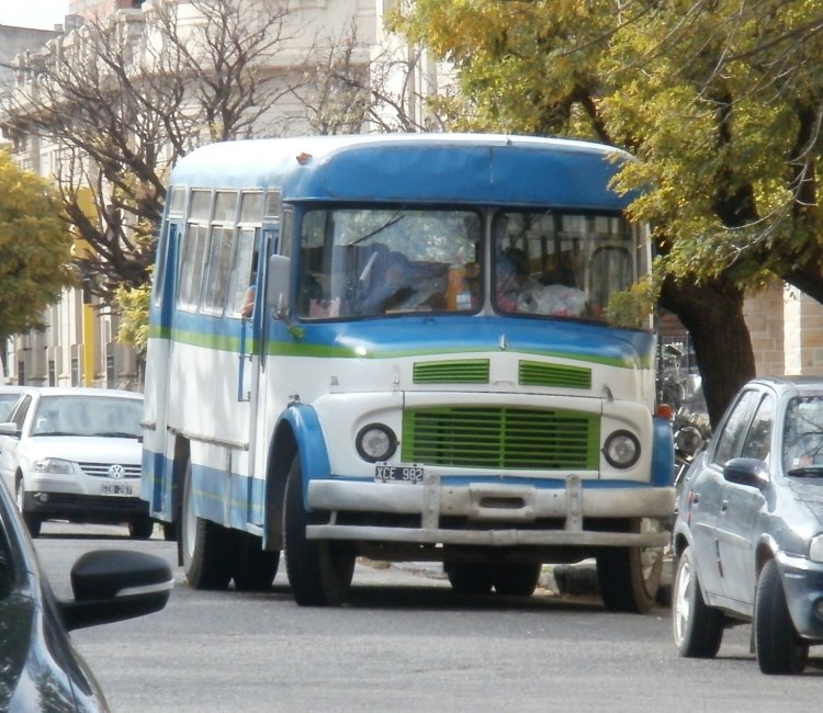 Mercedes-Benz LO 1114 - Supercar
C.948641 - XCE982
http://galeria.bus-america.com/displayimage.php?pos=-12415
Palabras clave: facu El Indio Rivadavia