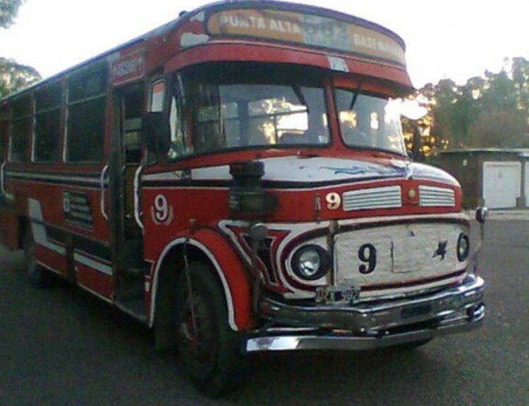 Mercedes-Benz LO 1114  - Cia. Puntaltense S.A Linea 502
B.1814742 - UZX902
Foto: Diario "El Rosaleño"
Palabras clave: facu el diseño Cia. Puntaltense 502
