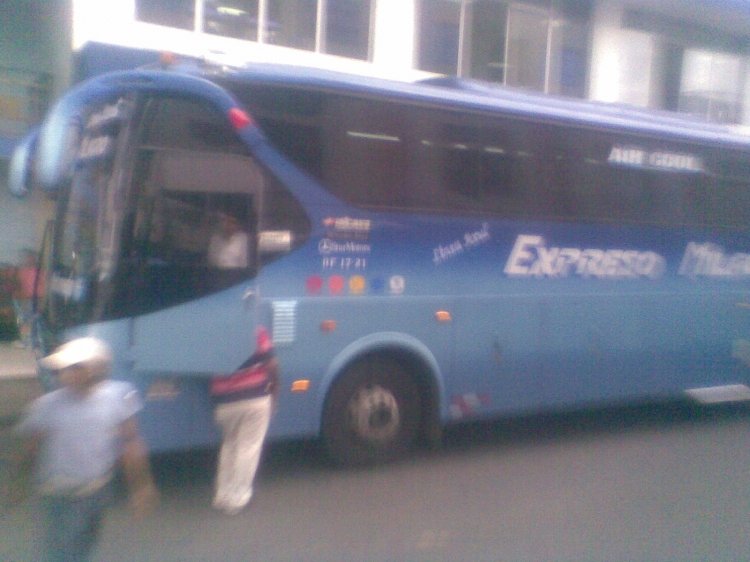 CARROCERIA PICOSA
http://galeria.bus-america.com/displayimage.php?pos=-14609
Palabras clave: NUEVO CORTE DE PINTURA DE EXPRESO MILAGRO