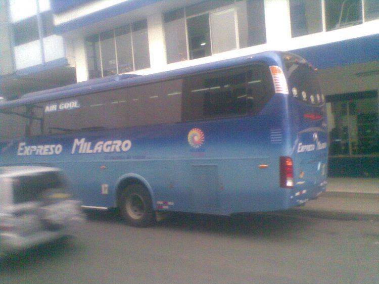 CARROCERIA PICOSA
http://galeria.bus-america.com/displayimage.php?pos=-14608
Palabras clave: NUEVO CORTE DE PINTURA DE EXPRESO MILAGRO