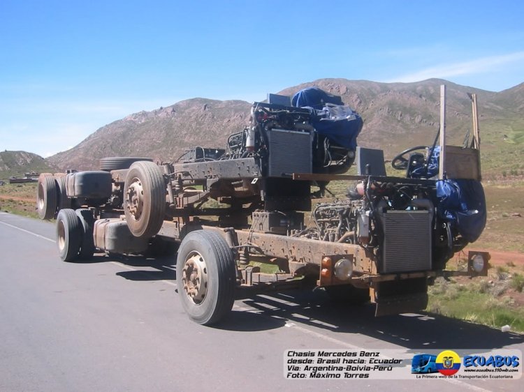 FOTO TOMADA DE LA WEB DE ECUABUS
Fotografía : Máximo Torres
Extraída de : ecuabus.110mb.com
TRANSPORTACION DE CHASIS DESDE BRASIL A ECUADOR ANDANDO LOS TRAEN COMO ESTA EN LA FOTOGRAFIA
