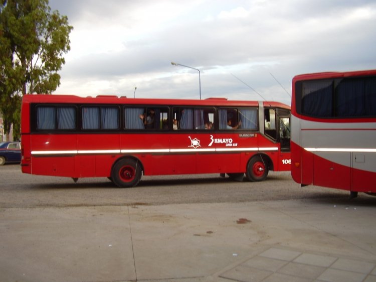 Mercedes-Benz OF - Busscar El Buss 320 (en Argentina) - 3 de Mayo 106
R.096848 - SZF051

foto Javier Cociancich
 coche saliendo de terminal de viedma año 2007

