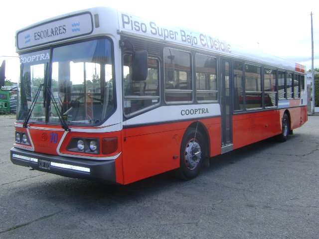 VISTA DEL OTRO LATERAL OA 105
http://galeria.bus-america.com/displayimage.php?pos=-15537
EL DETALLE OA105 CHASIS LARGO MECANICA CUMMINS CAJA AUTOMATICA
