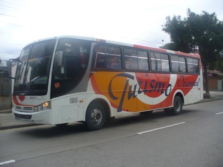 Juanca Durán / CAIO 
BUS REFORMADO EN ECUADOR  ADAPTACION A CHASIS HINO AK (IMAGEN EXTRAIDA DEL FACE BOOK DE TRANSPORTES TURISMO ORIENTAL)
Palabras clave: MOVIL 02