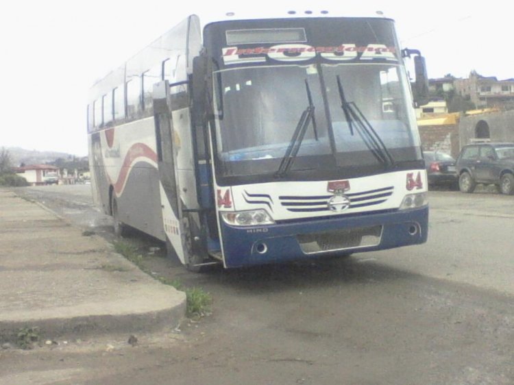 Hino Ak - KING LONG (en ECUADOR) - Loja 
Fotografia: IMAGEN EXTRAIDA DE FACE BOOK por Juanca Durán
 COOP. LOJA  BUS ADAPTADO EN ECUADOR A CHASIS HINO AK 
Palabras clave: MOVIL 54 