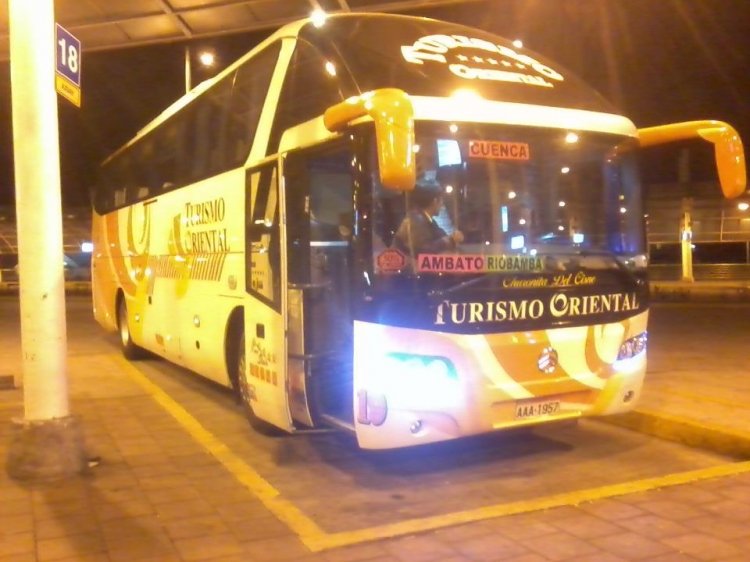 Juanca Durán / GOLDEN DRAGON (CHINA) EN ECUADOR
IMAGEN EXTRAIDA DEL FACE BOOK DE TURISMO ORIENTAL   FOTO CAPTURADA EN ANDENES DEL TERMINAL QUITUMBE QUITO ECUADOR  AAA 1957
Palabras clave: MOVIL 19 